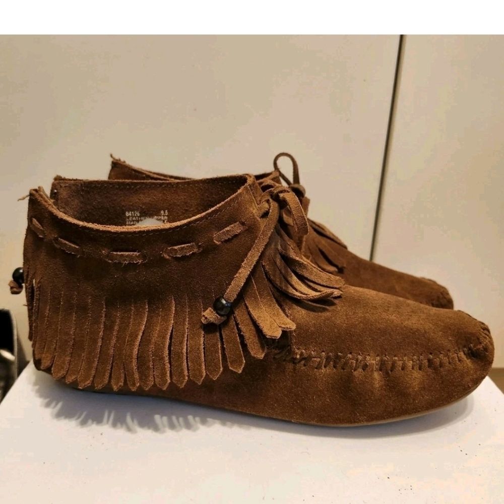 Minnetonka Brown Suede Fringe Hard Soles Zip Back Moccasin Booties Sz.9.5 $125